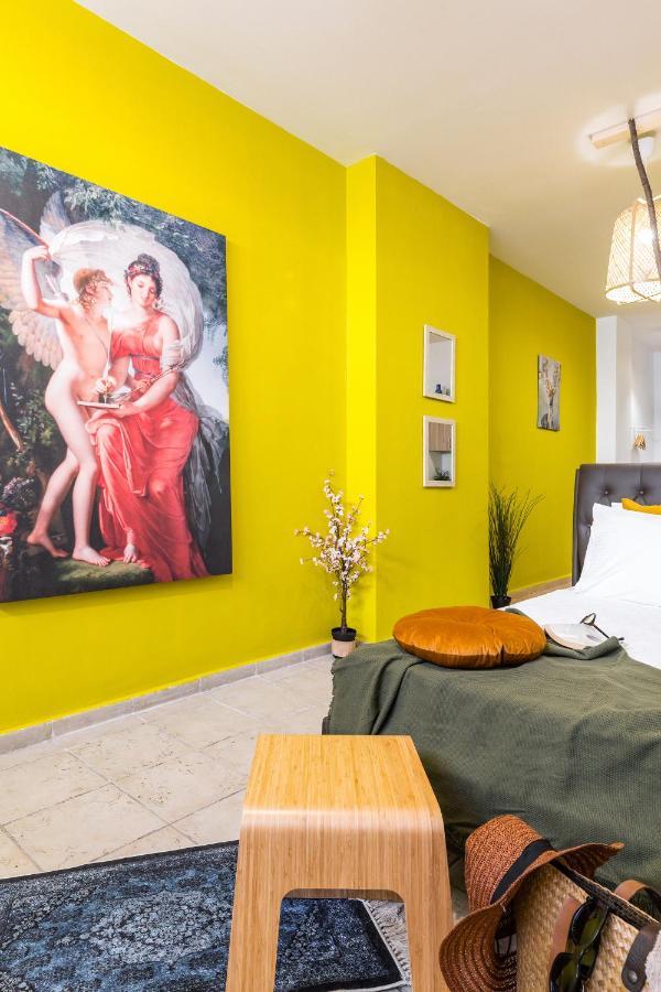 Apartment Erato “wrapped In Myrtle And Roses”